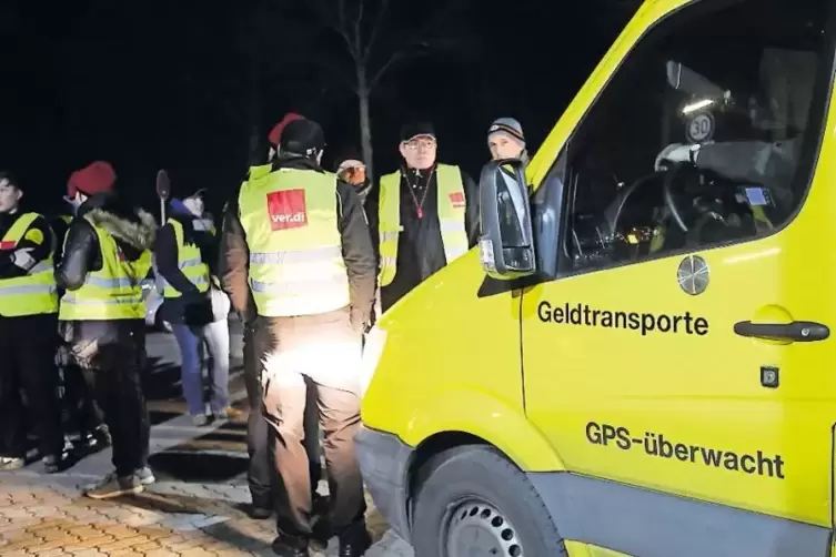 Teilweise wurden auch Banken in der Region gestern von den Fahrzeugen der Geldtransportunternehmen nicht angesteuert, da sich di