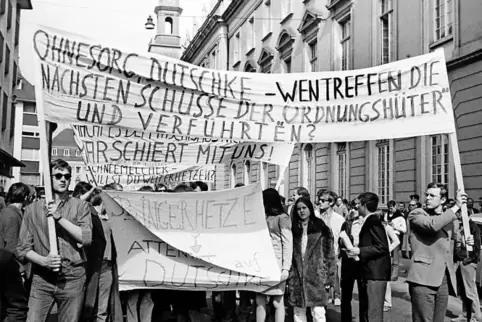 Mit den Folgen der 68er-Bewegung – hier eine Demonstration im April 1968 in Bonn nach dem Attentat auf den Studentenführer Rudi 