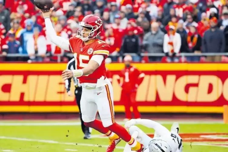 Chiefs-Quarterback Patrick Mahomes hat in der regulären NFL-Saison 50 Touchdown-Pässe geworfen. In seinem zweiten Jahr gelang ih