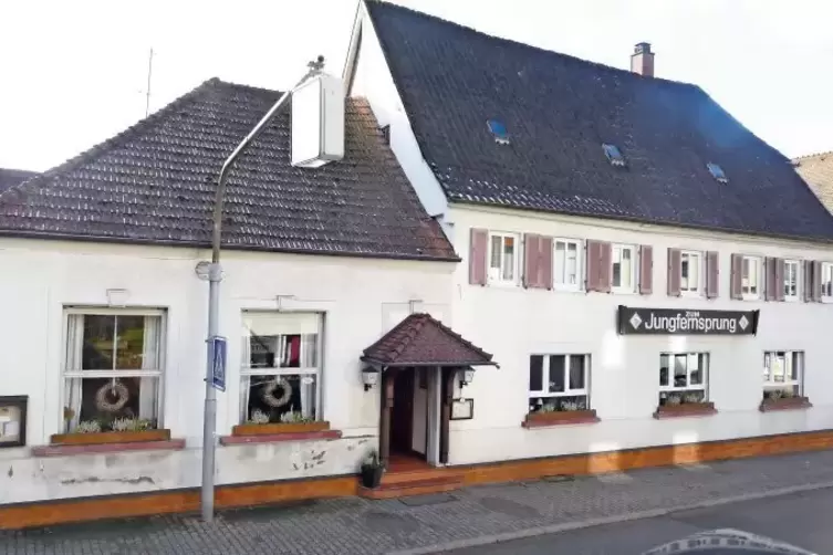 Der in Saarbrücken lebende Peter Marx will das Gasthaus „Zum Jungfernsprung“ für Pfälzer Abende mit Livemusik und Spanferkel nut