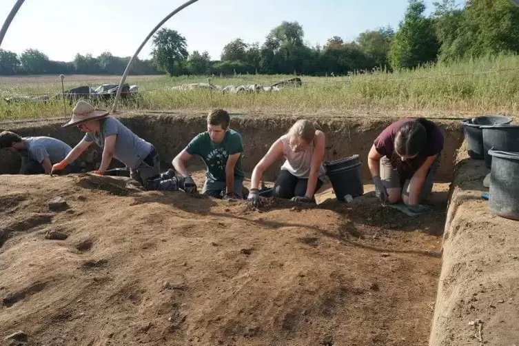 Regelmäßig finden am Römischen Vicus in Eisenberg Grabungen statt. Das Bild entstand im vergangenen Sommer.  Archivfoto: Benndor