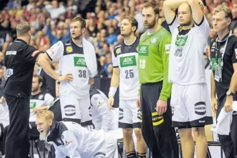 Das Spiel um den dritten Platz bei der WM läuft. Die deutschen Spieler Matthias Musche (unten), Fabian Böhm, Kai Häfner, Torwart