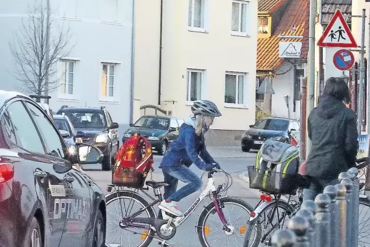 Für die Eltern unverständlich: dass es in den Hauptverkehrsstraßen in Berghausen und Heiligenstein nur einen Zebrastreifen gibt,