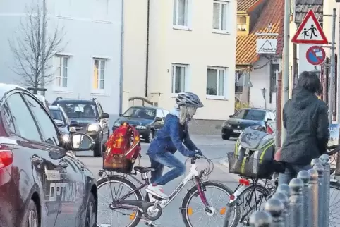 Für die Eltern unverständlich: dass es in den Hauptverkehrsstraßen in Berghausen und Heiligenstein nur einen Zebrastreifen gibt,