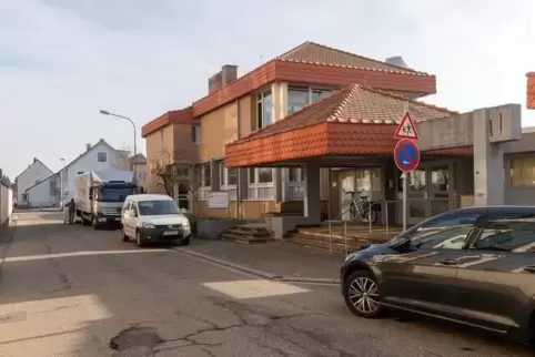 Die Caritas betreibt ein Förderzentrum mit Schule und Heim in der Busseraustraße in Herxheim.   Foto: van