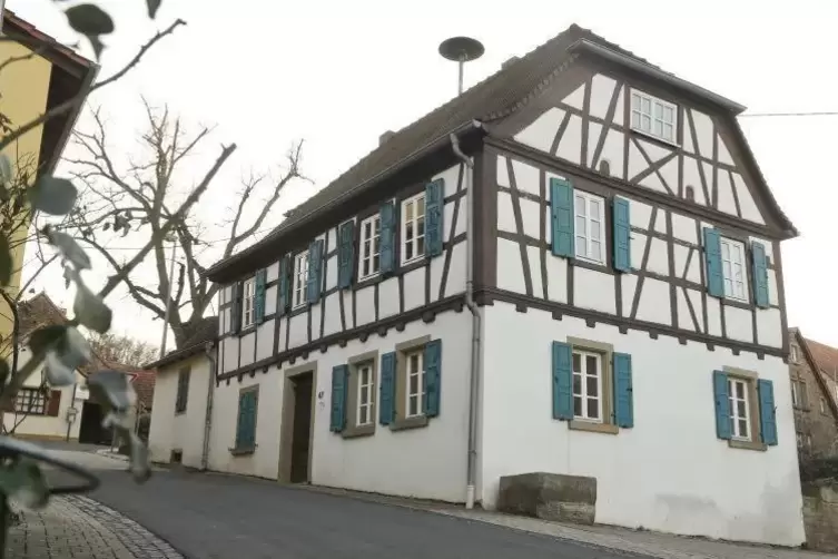 Soll im Zuge des Projektes zu einem Ferienhaus umgebaut werden: das „Alte Schulhaus“ in Schönborn.  Foto: J. Hoffmann