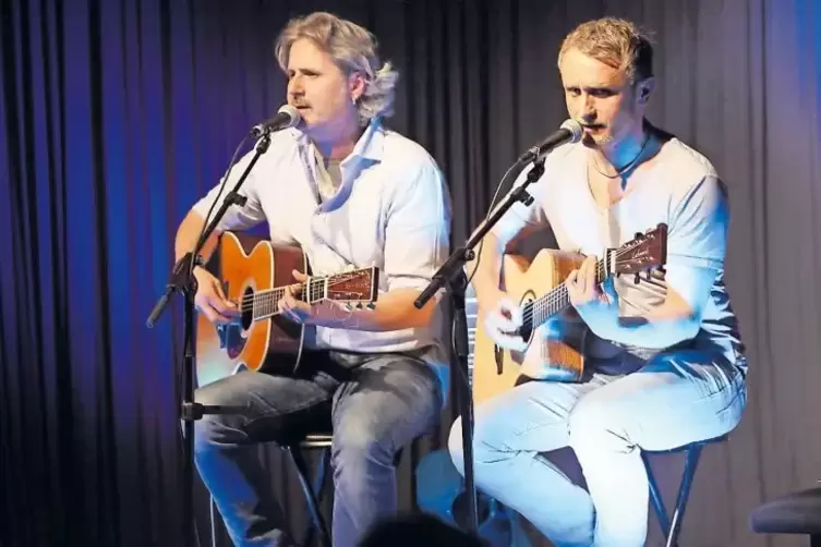 Das „Simon & Garfunkel“-Tribute-Duo „Graceland“ spielt im Juli im Weingut August Ziegler.