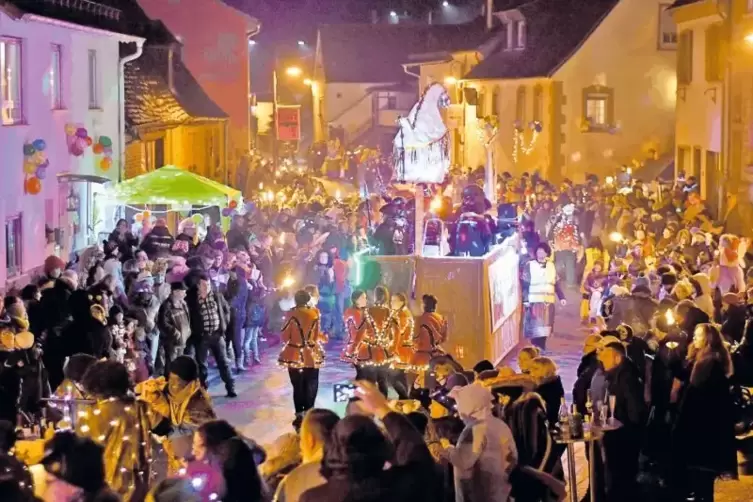 Einzigartig in der Region ist der Nachtumzug in Merzalben, hier eine Szene von 2018.