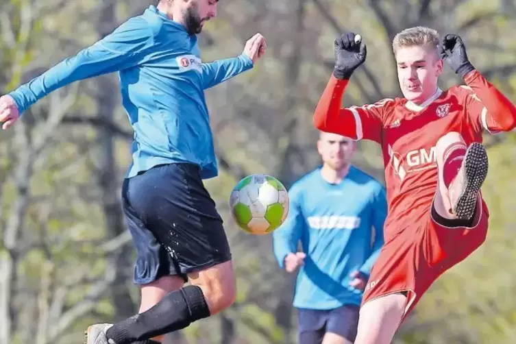 Voller Einsatz: Marcel Siecher (links) von der SG Mühlbach/Neunkirchen und Christopher Sauer von der SG Erdesbach/Dennweiler.