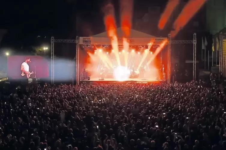 Ein ganz besonderer Abend mit 5000 Besuchern: das Open-Air-Konzert im August mit Deutschpop-Star Max Giesinger und Gästen.