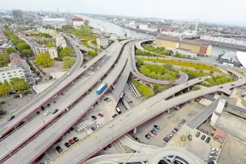 Kommt das Chaos, wenn die Hochstraße Nord abgerissen wird? Die Zeit bis dahin müsse genutzt werden, um alternative Mobilitätskon