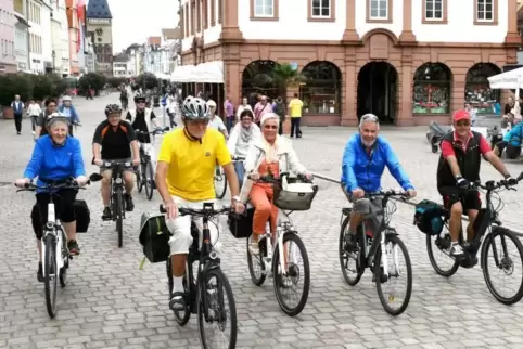 Auf dem Rad unterwegs für das Fahrradfahren: ADFC Speyer mit dem Vorsitzeden Werber Zink (erste Reihe rechts in blauer Jacke )  