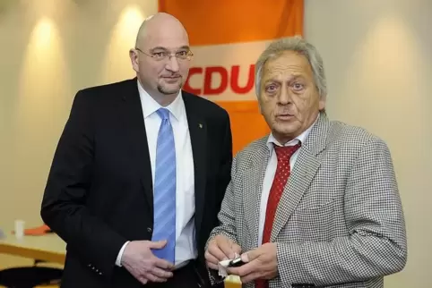 Verurteilt: Karlheinz Schöner (CDU, rechts). Neben ihm Klaus Roth (CDU), den sich die Justiz als nächsten vornimmt. ArchivFoto: 