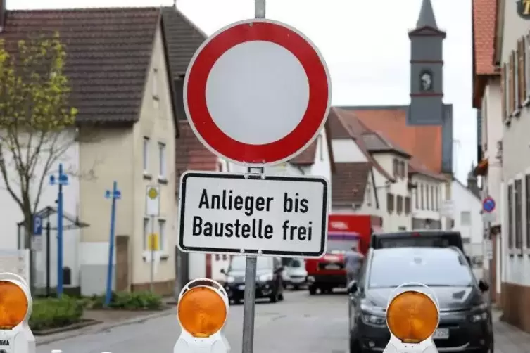 Die Geschäftsleute in Offenbach fühlen sich abgeschottet. Sie fordern eine bessere Beschilderung, damit die Kunden sie erreichen