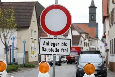 Die Geschäftsleute in Offenbach fühlen sich abgeschottet. Sie fordern eine bessere Beschilderung, damit die Kunden sie erreichen