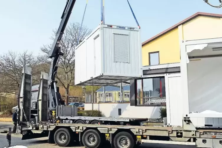 Vor wenigen Tagen wurden die sechs Container angeliefert.