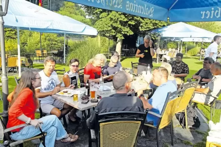 Die Biergartensaison beginnt in Kürze. Damit einher geht für die Gastronomie auch die Suche nach zusätzlichem Personal.