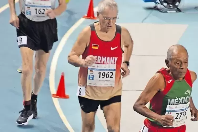 Arnold Schroth (Mitte) bei der Senioren-WM in Torun.