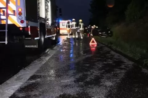 Am Samstagabend bei Sembach mit einer zentimeterdicken Hagelschicht überzogen. Ein Autofahrer verlor die Kontrolle über seinen W