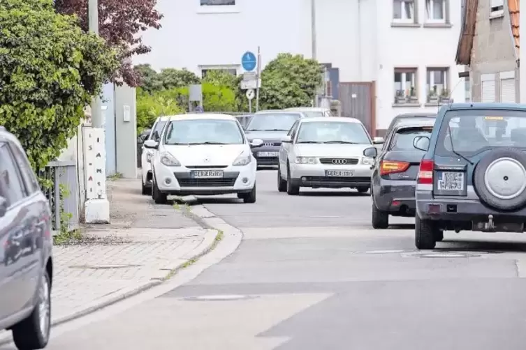 Viele Ortskundige nutzen die Obermühlstraße als Ausweichstrecke für die gesperrte Hauptstraße.