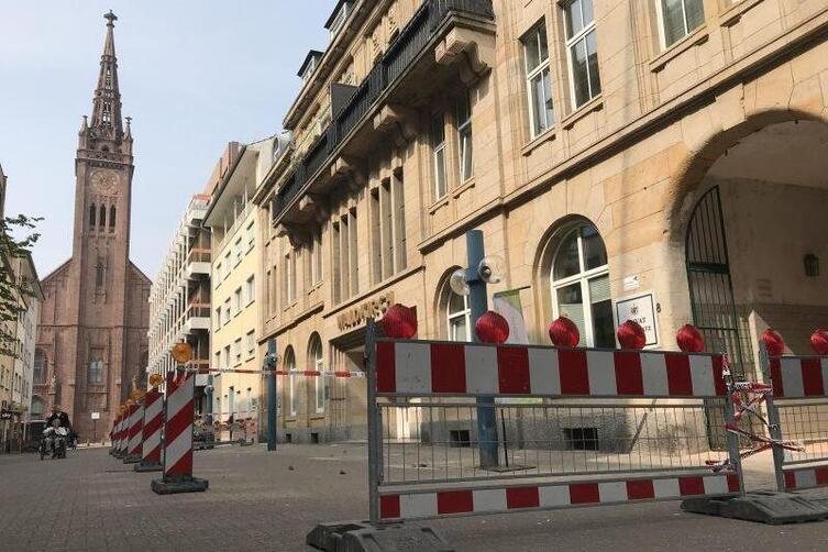 Ludwigshafen: Dachziegel stürzt von Haus - Teil der ...