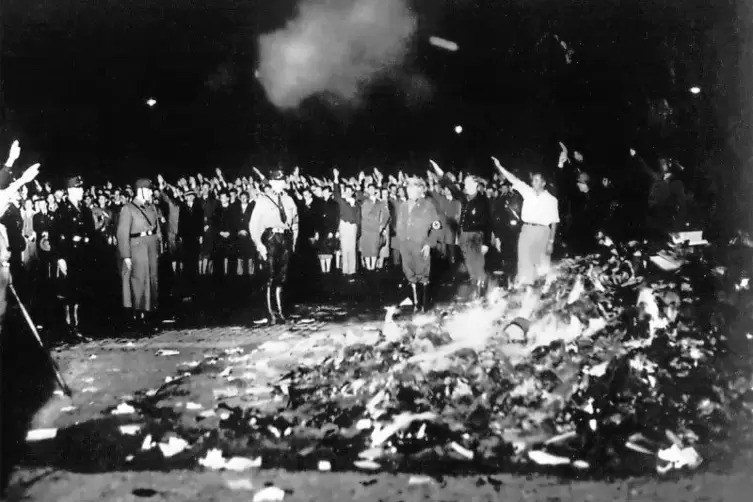 Bücherverbrennung auf dem Berliner Opernplatz am 10. Mai 1933.