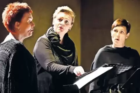 Führen in faszinierende Klangwelten: Linn Andrea Fuglseth, Jorunn Lovise Husan und Anna Maria Friman (von links) in der Krypta d