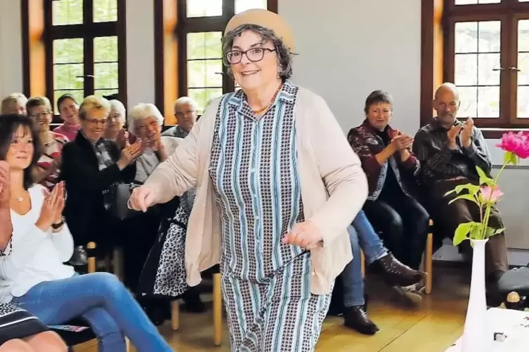 Flucht vor der NSU, Fitnesstraining für Hausfrauen oder auf dem Weg zur Torte? Alice Hoffmann bringt Action ins Alte Rathaus in 