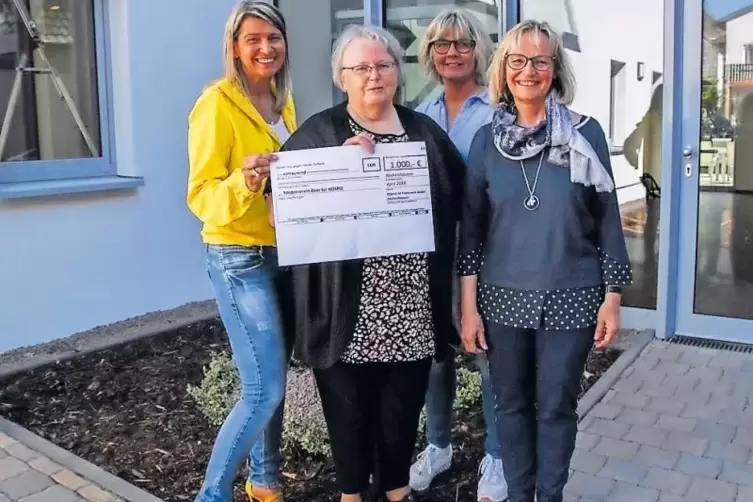 Martina Leib-Herr, Christel Mayer, Hospizleiterin Birgit Edinger und Eva Günther.