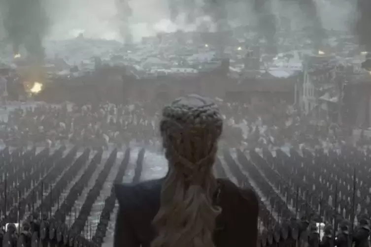 Ob Serienfigur Daenerys aus dem Hause Targaryen (vorne) am Ende von „Game of Thrones“ die Regentin der sieben Königslande sein w