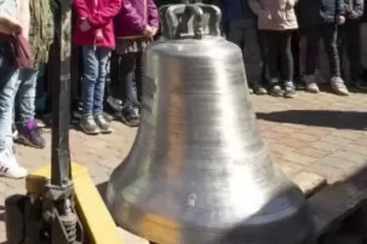 In der vergangenen Woche wurde die neue Glocke geliefert. Am Sonntag wurde sie zum ersten Mal geläutet. Foto: VIEW