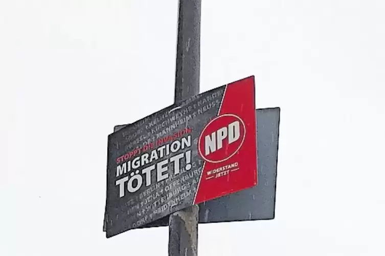 Dieses Plakat hängt in der Marienstraße an einem Laternenpfahl.