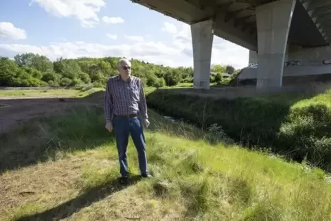 RHEINPFALZ-Leser Rüdiger Mettendorf interessierte sich dafür, wann der Damm an der Lauter auf der gesamten Länge befestigt wird.