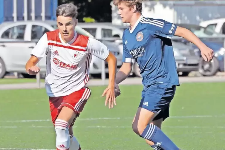 Bruno Ribeiro (links) und seine Seebacher A-Junioren-Teamkollegen feierten einen 2:1-Heimsieg über Phönix Schifferstadt.