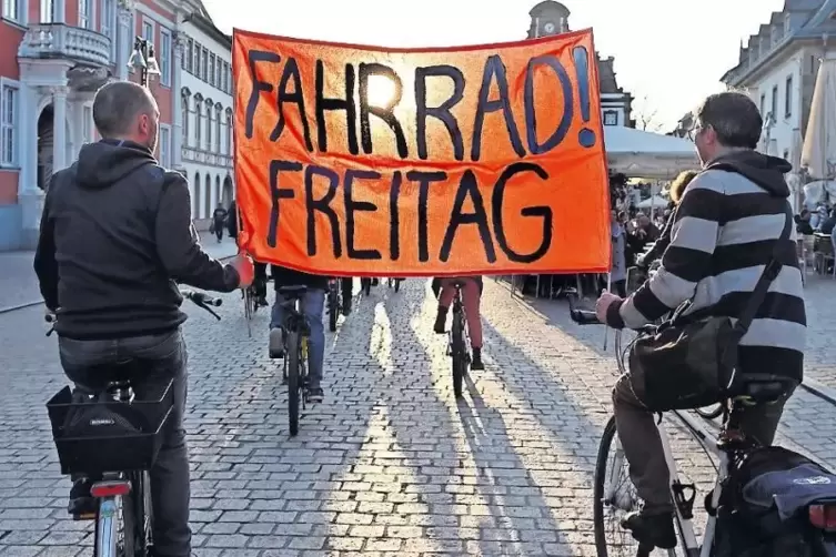 Fahrrad-Freitag: Die Kundgebungsteilnehmer wollen mehr.