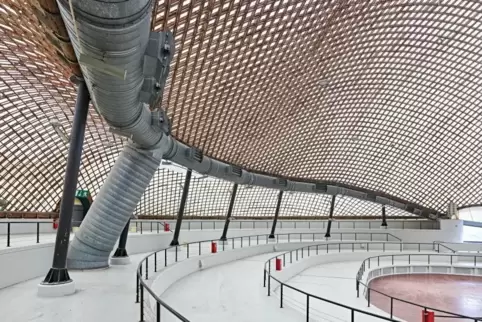 Elektro-Musik soll zur Architektur der Multihalle im Mannheimer Herzogenriedpark korrespondieren.  Foto: Daniel Lukac 