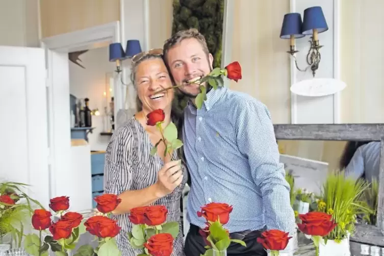 Andrea Dannenfelser-Tenten aus Grünstadt mit Armin Barwich, einem der Inhaber der Villa.