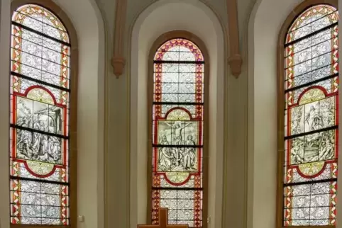 Die drei Chorfenster der Hoppstädter Kirche. Foto: Sayer