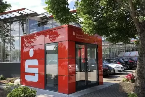Die Sparkasse baut ihr Automaten-Filialnetz weiter aus – zusammen mit der VR-Bank Südliche Weinstraße-Wasgau. Dieses Sparkassen-