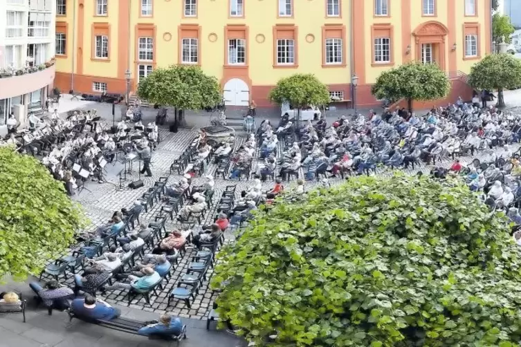 Konzert im Schlosshof: Das sinfonische Blasorchester des Musikvereins Bolanden wusste einmal mehr zu begeistern.