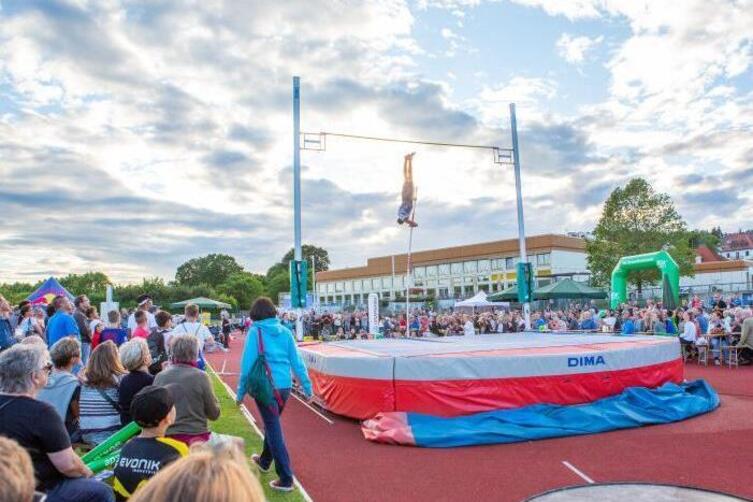 Zweibrücken: Hussong gewinnt, Holzdeppe springt WM-Norm ...