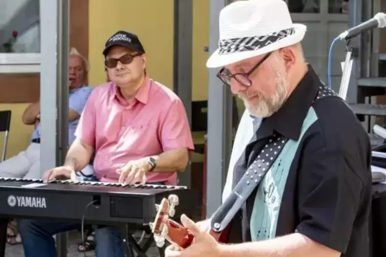 Die Boogie Brothers: Dr. Tom (Thomas Schmid, Piano) und Floyd Marvin (Karsten Schmidt, Gitarre).  Foto: VIEW