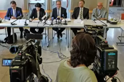 Auf breites Medienecho stößt der Verdachtsfall an der Uni in Homburg. Hier eine Pressekonferenz zum Thema am Montag. Foto: Mosch
