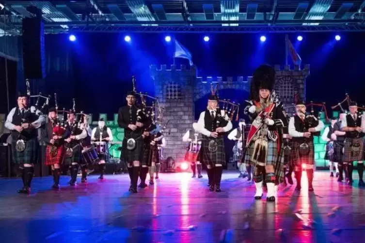 Bei der „Scottish Music Parade“ versetzen Trommler, Dudelsackspieler, Tänzer und Sänger das Publikum musikalisch in die Highland