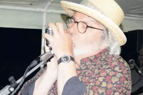 Fred G. Schütz an der Blues-Harp: So lieben ihn seine Fans.