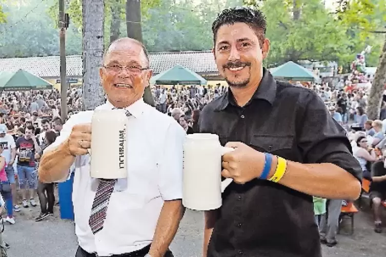 Der alte und der neue Ortschef: Jürgen Jacob (links) und Volker Mansky beim Fischerfest 2018.