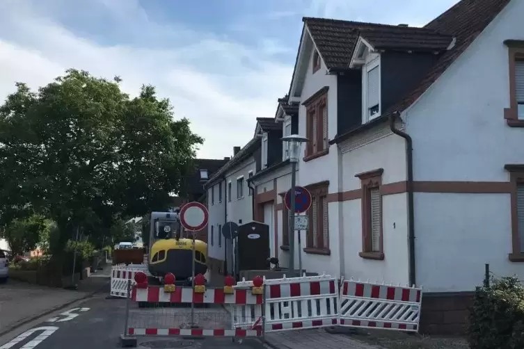 Die Zufahrt von der Dansenberger Straße aus ist gesperrt. Foto: Schneider