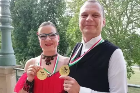 Oben angekommen: Manuela und Daniel Xander. Foto: Grün-Gold/frei