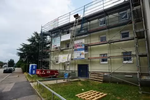 Die Bauhilfe renoviert ihr Gebäude am Berliner Ring. Foto: Seebald 