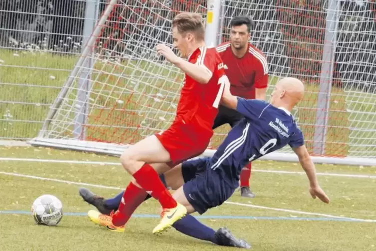 Bis kurz vor Schluss stand es in der Partie ASV Winnweiler gegen SG Münchweiler/Alsenbrück-Langmeil 2:2 – doch dann landete die 